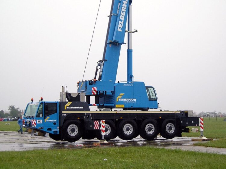 Grue Mobile 120 tonnes à louer avec conducteur : Terex AC120