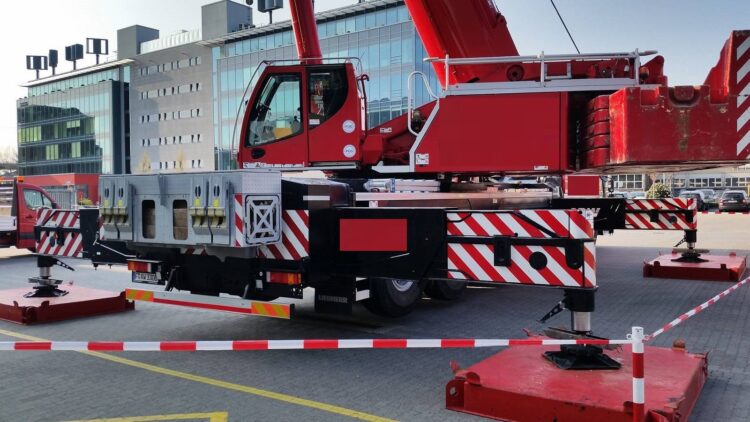 Grue Mobile 100 tonnes à louer avec conducteur : Liebherr LTM 1100-5.3 – Image 5